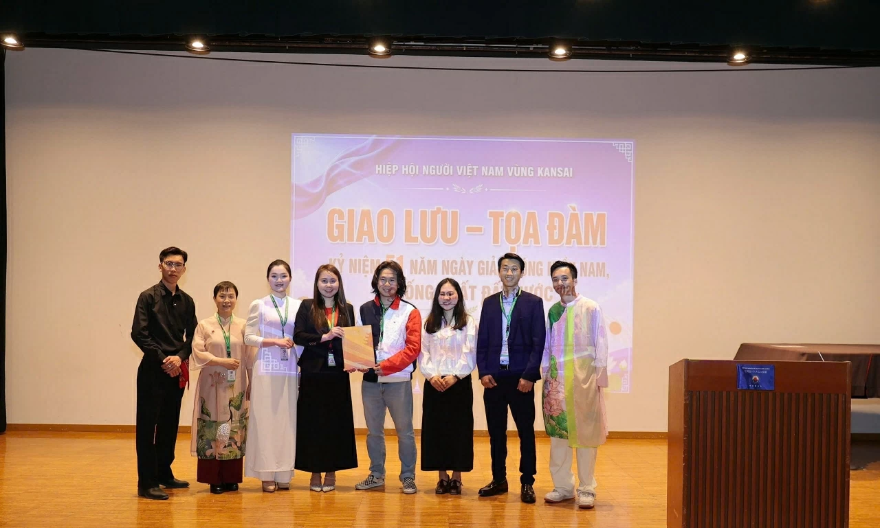 Cộng đồng người Việt vùng Kansai cùng ôn lại ý nghĩa Ngày thống nhất đất nước Cộng đồng người Việt vùng Kansai cùng ôn lại ý nghĩa Ngày thống nhất đất nước
