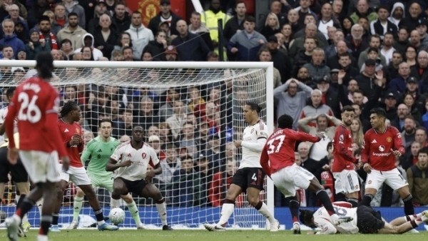 Old Trafford bùng nổ: MU hạ Liverpool trong đêm điên rồ, chính thức trở lại Champions League