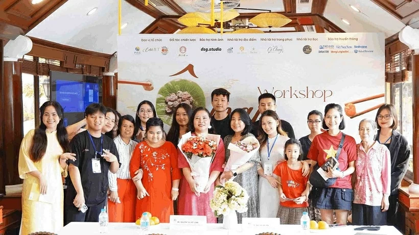 Để món quà Hà Nội chạm đến trái tim du khách quốc tế
