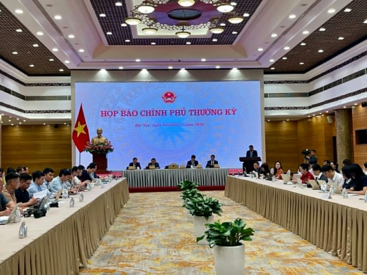 Họp b&aacute;o Ch&iacute;nh phủ thường kỳ th&aacute;ng 4/2026: Cải c&aacute;ch thủ tục h&agrave;nh ch&iacute;nh v&agrave; dự &aacute;n y tế trọng điểm