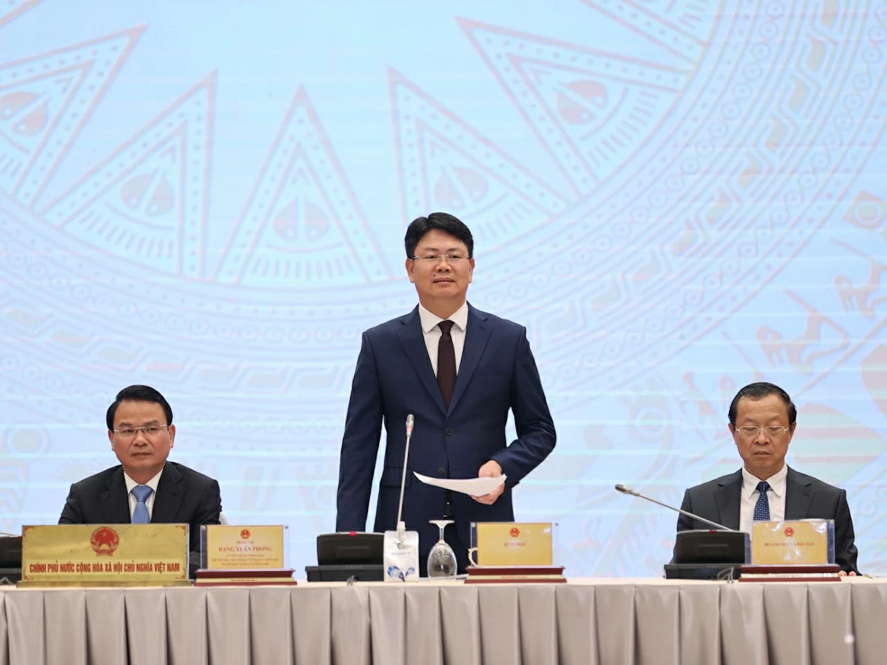 Họp báo Chính phủ thường kỳ tháng 4/2026: Cải cách thủ tục hành chính và dự án y tế trọng điểm