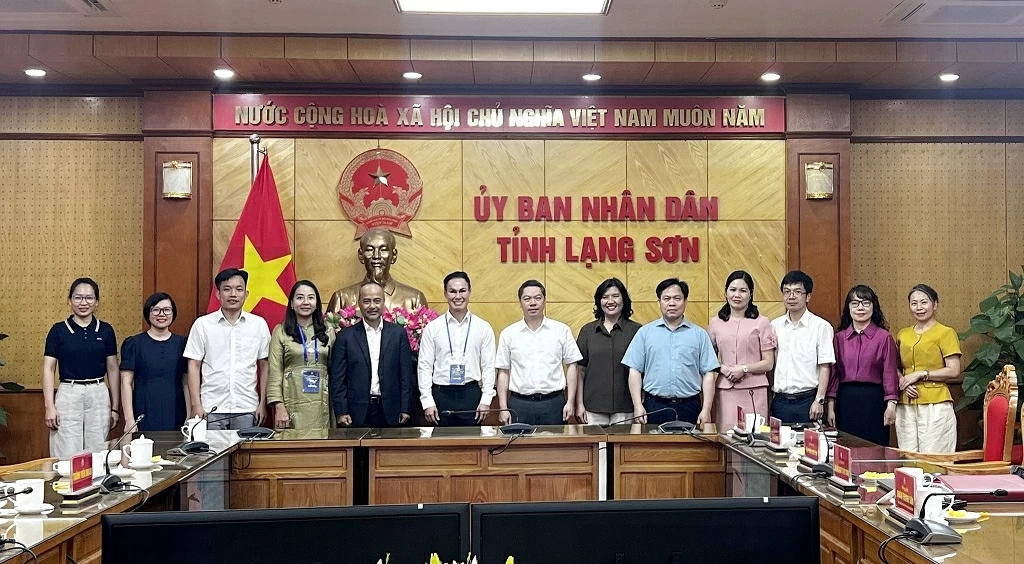 Từ Trường Sa đến Đất Tổ và miền biên viễn