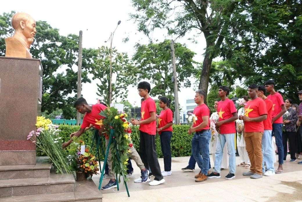 Sri Lanka đ&aacute;nh gi&aacute; cao tầm nh&igrave;n ch&iacute;nh trị v&agrave; kinh tế của Việt Nam