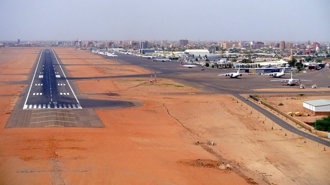 Sân bay quốc tế ở thủ đô Khartoum bị tấn công, Sudan cáo buộc UAE và Ethiopia liên quan