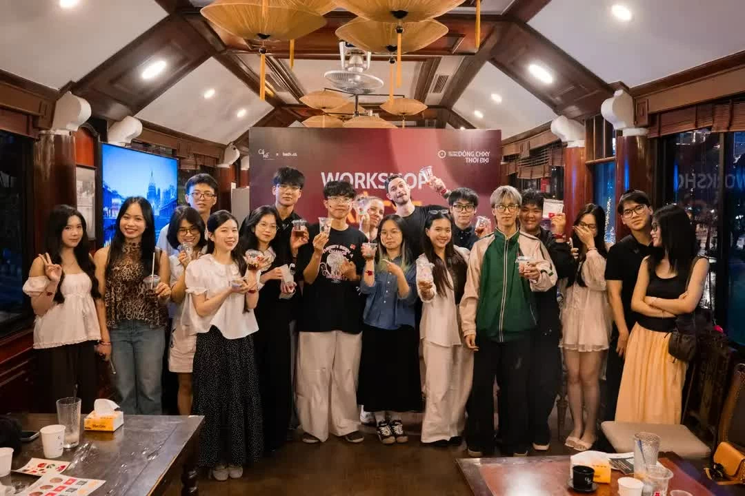 Khách mời tham dự cùng chụp ảnh lưu niệm tại workshop “Kề Cà”. (Nguồn: Ban Tổ chức)