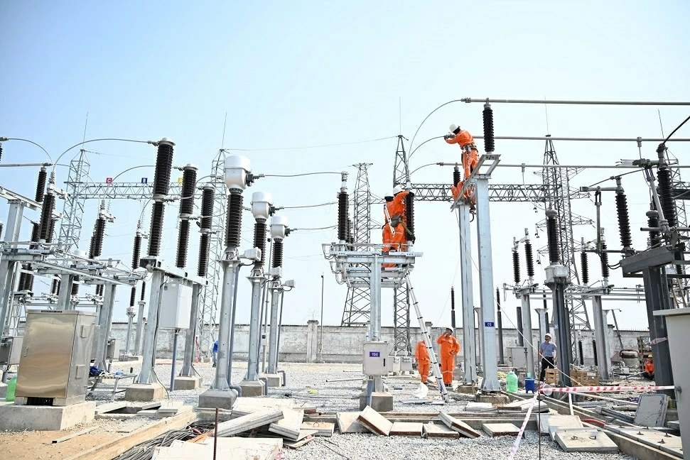 Vững nhịp thi công xuyên lễ vì năng lượng quốc gia