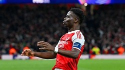 Saka rực sáng, đưa Arsenal thẳng tiến vào chung kết Champions League