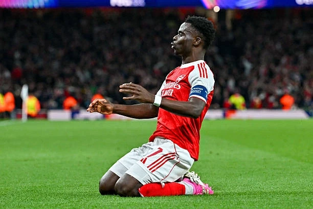 Saka rực sáng, đưa Arsenal thẳng tiến vào chung kết Champions League