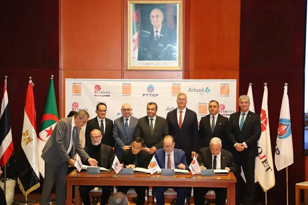 Tập đoàn năng lượng quốc gia Algeria Sonatrach đã ký biên bản ghi nhớ với Tổng công ty Dầu khí Ai Cập, thúc đẩy hợp tác song phương trong lĩnh vực năng lượng. (Nguồn: APS) Tập đoàn năng lượng quốc gia Algeria Sonatrach đã ký biên bản ghi nhớ với Tổng công ty Dầu khí Ai Cập, thúc đẩy hợp tác song phương trong lĩnh vực năng lượng. (Nguồn: APS)