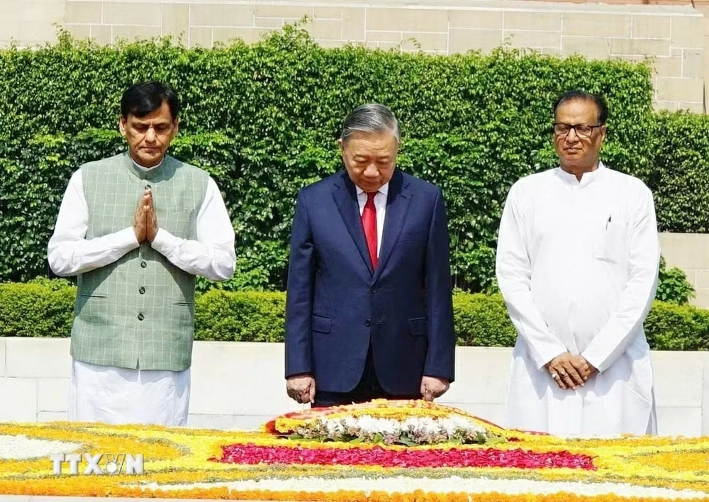 Tổng Bí thư, Chủ tịch nước Tô Lâm đặt vòng hoa tại Khu tưởng niệm Mahatma Gandhi và Tượng Chủ tịch Hồ Chí Minh Tổng Bí thư, Chủ tịch nước Tô Lâm đặt vòng hoa tại Khu tưởng niệm Mahatma Gandhi và Tượng Chủ tịch Hồ Chí Minh