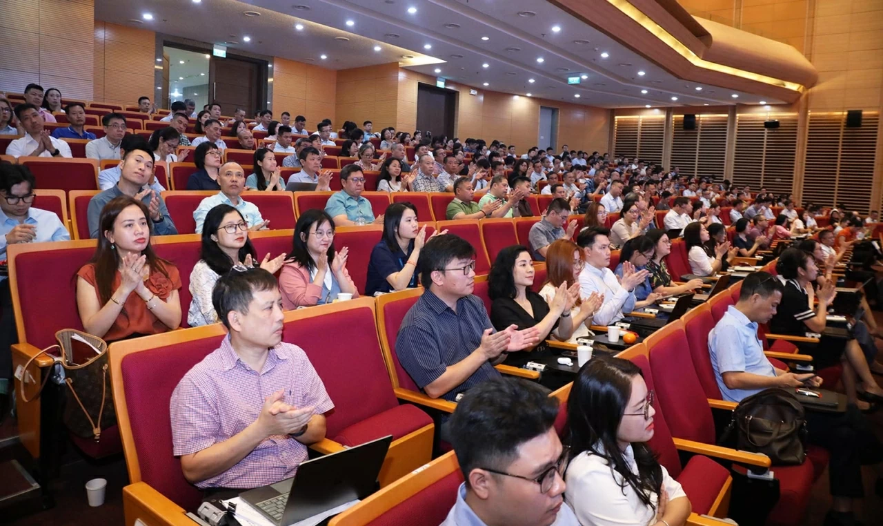 Tham dự lớp bồi dưỡng có các đảng viên, công chức, viên chức, người lao động của các đơn vị thuộc Bộ Ngoại giao. (Ảnh: Thành Long)