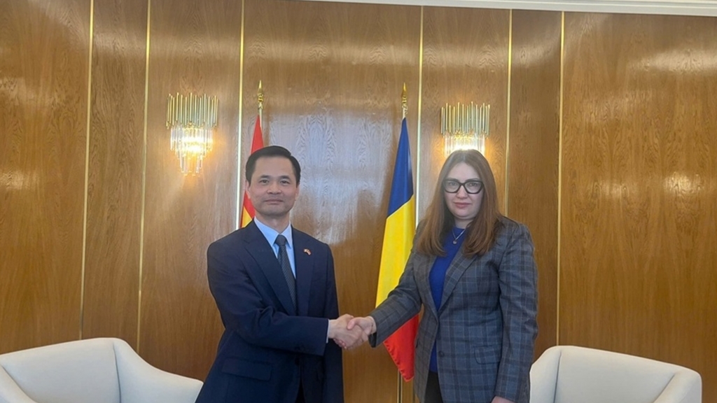 Đại sứ Việt Nam Lê Vĩnh Thắng chào xã giao lãnh đạo Bộ Ngoại giao Romania