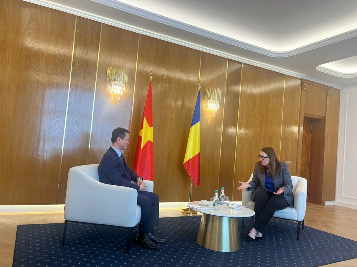 Đại sứ Việt Nam Lê Vĩnh Thắng chào xã giao lãnh đạo Bộ Ngoại giao Romania