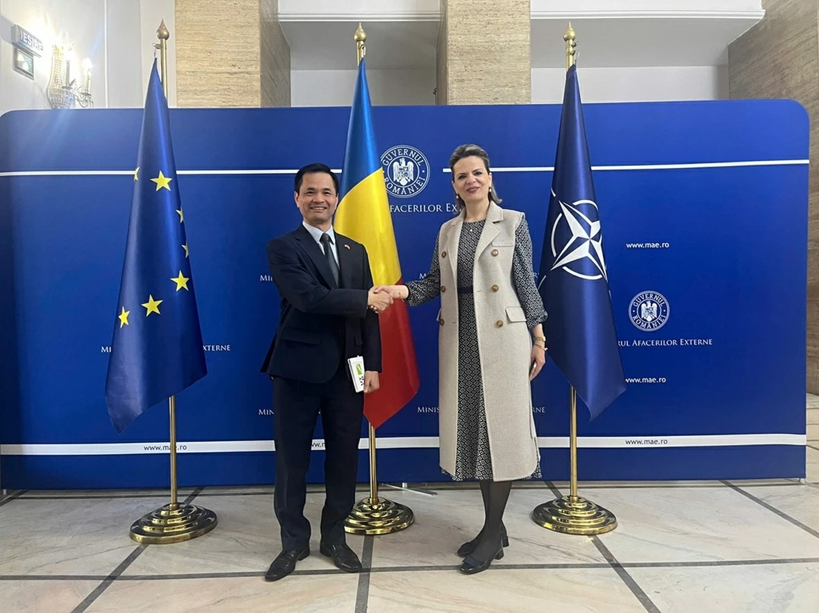 Đại sứ Việt Nam Lê Vĩnh Thắng chào xã giao lãnh đạo Bộ Ngoại giao Romania