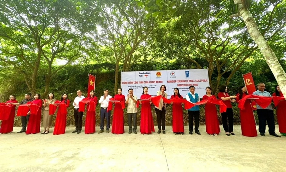 Chuyến thăm chứng kiến các cộng đồng đang tái thiết sau bão lũ
