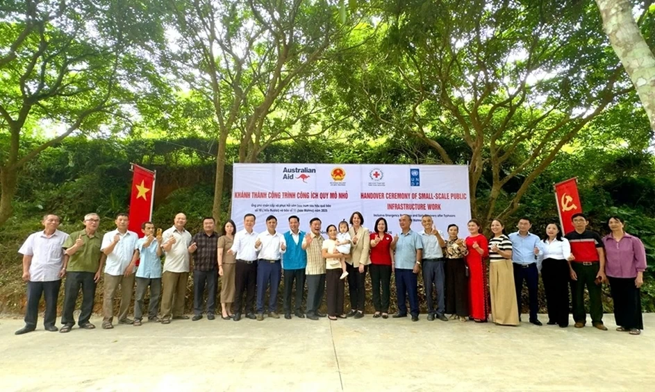 Chuyến thăm chứng kiến các cộng đồng đang tái thiết sau bão lũ