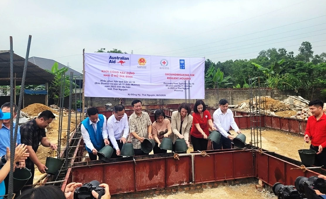 Chuyến thăm chứng kiến các cộng đồng đang tái thiết sau bão lũ