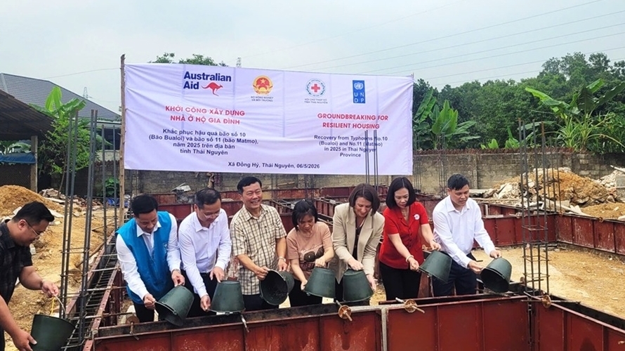 Đoàn quốc tế thăm Thái Nguyên, chứng kiến người dân tái thiết sau bão lũ