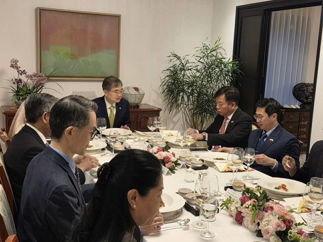 Bộ trưởng Ngoại giao Hàn Quốc ăn tối làm việc với Đại sứ các nước ASEAN tại Seoul Bộ trưởng Ngoại giao Hàn Quốc ăn tối làm việc với Đại sứ các nước ASEAN tại Seoul