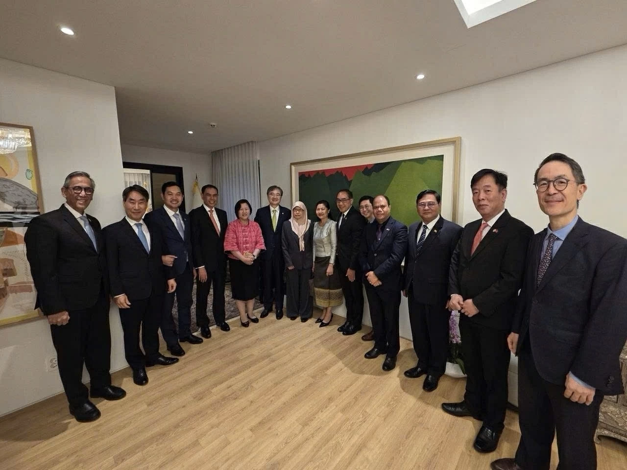 Bộ trưởng Ngoại giao Hàn Quốc ăn tối làm việc với Đại sứ các nước ASEAN tại Seoul Bộ trưởng Ngoại giao Hàn Quốc ăn tối làm việc với Đại sứ các nước ASEAN tại Seoul