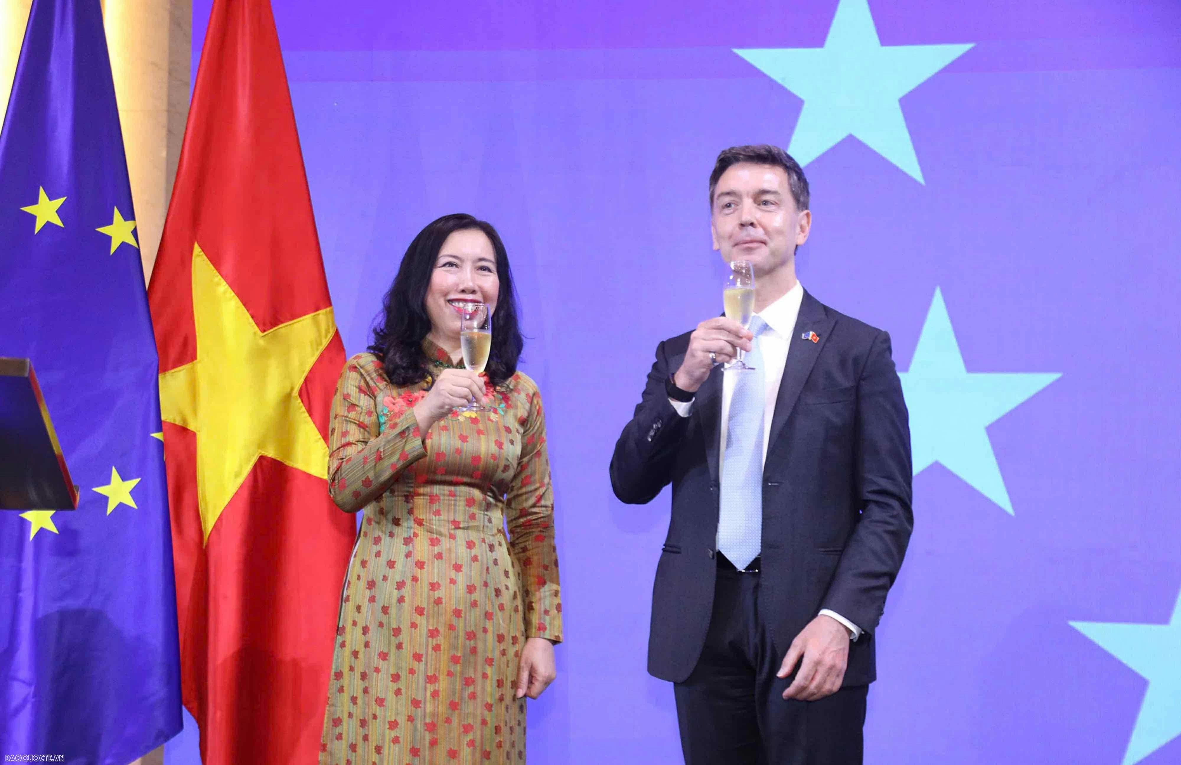 Thứ trưởng Ngoại giao Lê Thị Thu Hằng: Việt Nam và EU hội tụ đủ mọi tiềm năng và điều kiện để đưa hợp tác tiến xa hơn, đi sâu hơn