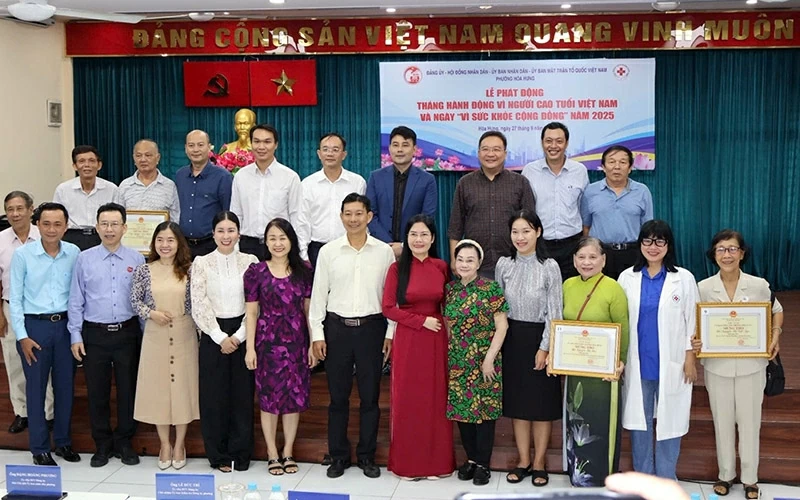 Phạm Thăng: ‘Đằng sau những nụ cười hoàn hảo là hành trình vượt qua tự ti’ Phạm Thăng: ‘Đằng sau những nụ cười hoàn hảo là hành trình vượt qua tự ti’