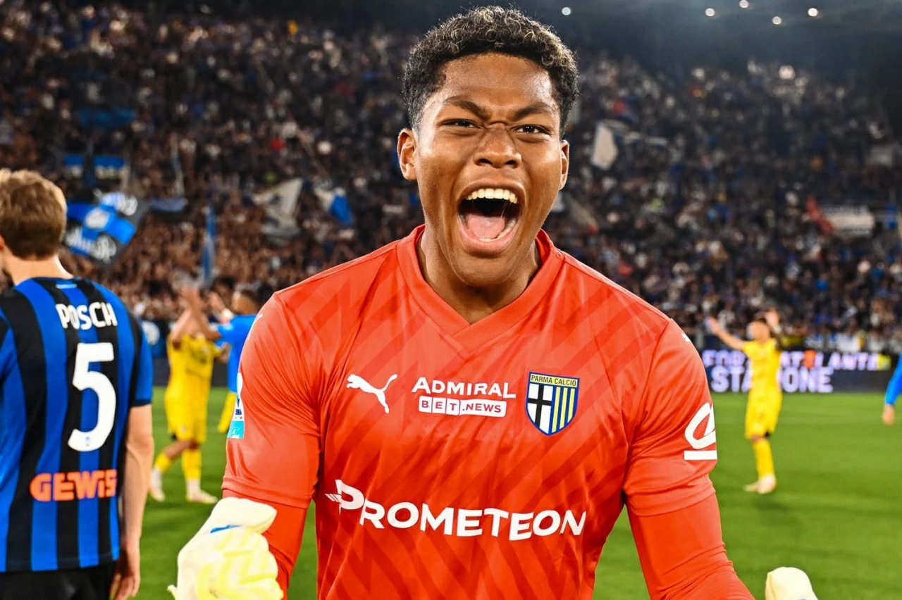 Tin chuyển nhượng: Man Utd ký Zion Suzuki, Barca lấy Gordon