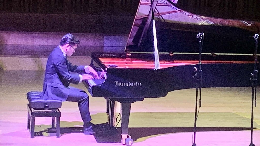 Đêm độc tấu ấn tượng của nghệ sĩ piano Lưu Hồng Quang tại Hà Nội