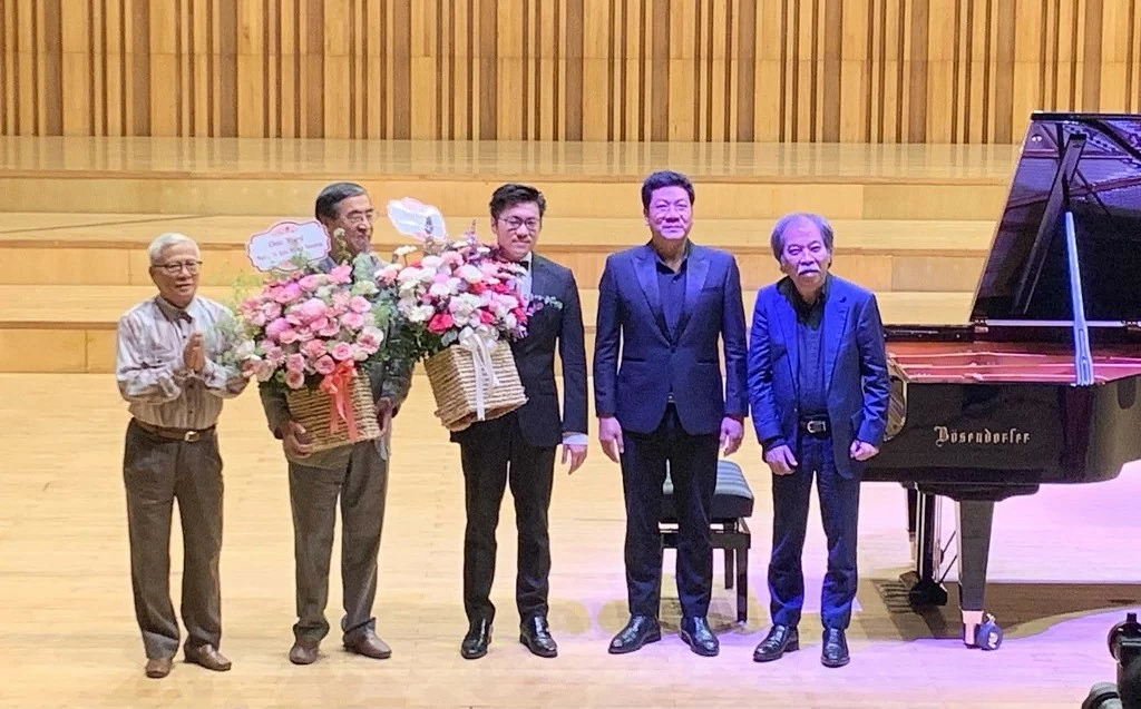Đêm độc tấu ấn tượng của nghệ sĩ piano Lưu Hồng Quang tại Hà Nội