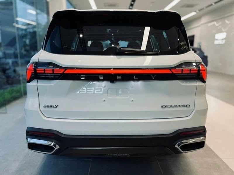 Geely Okavango sử dụng động cơ tăng áp mã BHE15-EFZ với công suất tối đa 181 mã lực và mô-men xoắn 290 Nm, đi kèm với hộp số ly hợp kép 7 cấp DCT.