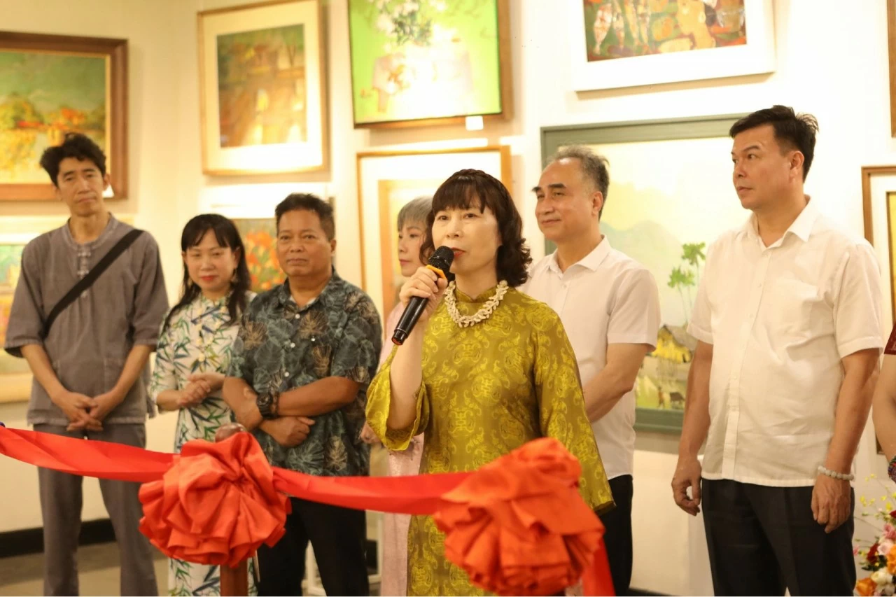 Nhà điêu khắc Lưu Thanh Lan chia sẻ về hành trình trở lại của nhóm sau 3 năm. (Ảnh: Bạch Dương)