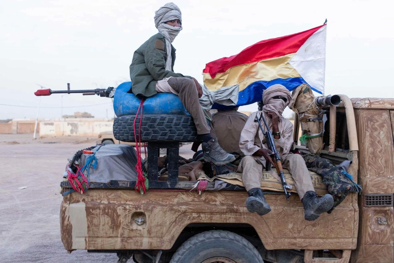 Các tay súng thuộc Mặt trận Giải phóng Azawad tuần tra trên đường phố Kidal. Ngoại trưởng Mali cho biết chính phủ nước này từ chối đàm phán với các nhóm vũ trang mà họ coi là “khủng bố”, chỉ vài ngày sau khi các tay súng thánh chiến và lực lượng ly khai đồng minh tiến hành những cuộc tấn công chưa từng có nhằm vào chính quyền quân sự. (Nguồn: Getty Images)