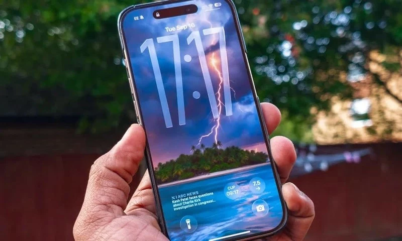 Apple trang bị công nghệ màn hình mới trên iPhone 18 Pro Max.