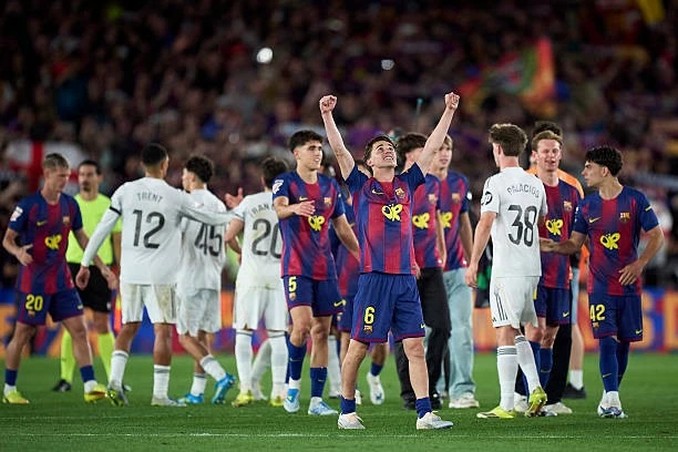 Những khoảnh khắc vỡ òa của Barcelona trong ngày đăng quang La Liga 2025/26