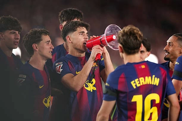 Những khoảnh khắc vỡ òa của Barcelona trong ngày đăng quang La Liga 2025/26 Những khoảnh khắc vỡ òa của Barcelona trong ngày đăng quang La Liga 2025/26
