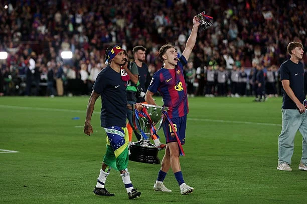 Những khoảnh khắc vỡ òa của Barcelona trong ngày đăng quang La Liga 2025/26 Những khoảnh khắc vỡ òa của Barcelona trong ngày đăng quang La Liga 2025/26
