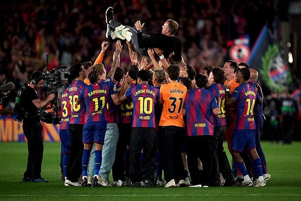 Những khoảnh khắc vỡ òa của Barcelona trong ngày đăng quang La Liga 2025/26 Những khoảnh khắc vỡ òa của Barcelona trong ngày đăng quang La Liga 2025/26