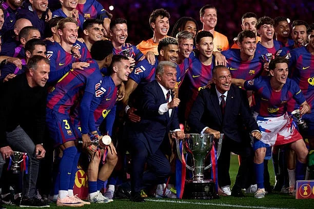 Những khoảnh khắc vỡ òa của Barcelona trong ngày đăng quang La Liga 2025/26