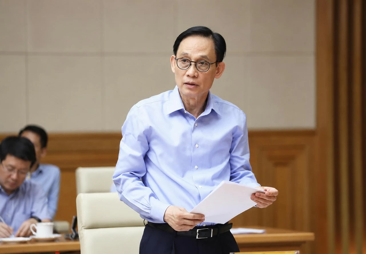 Ủy viên Bộ Chính trị, Bí thư Đảng ủy Bộ, Bộ trưởng Ngoại giao Lê Hoài Trung báo cáo tại buổi làm việc. (Ảnh: Thành Long)