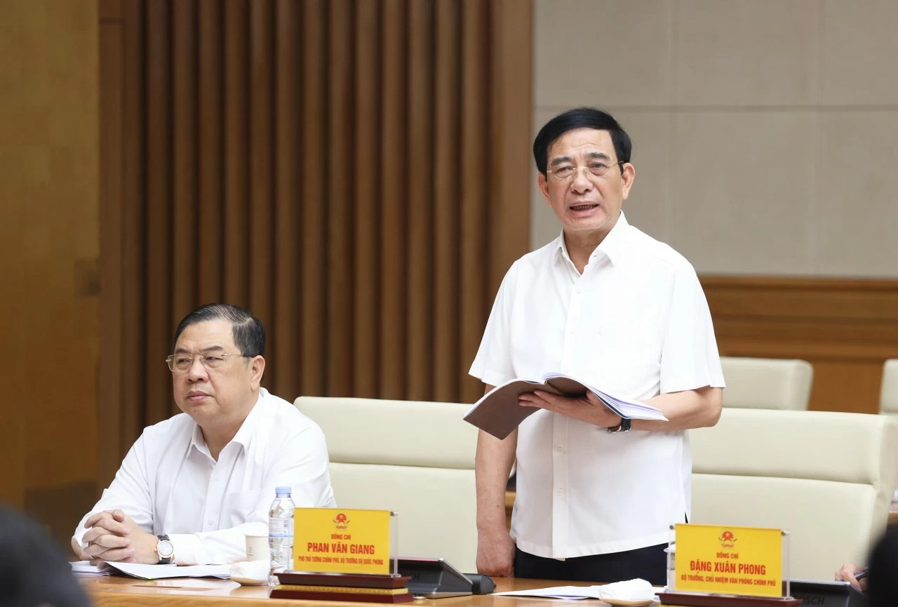 Ủy viên Bộ Chính trị, Phó Thủ tướng Chính phủ, Bộ trưởng Bộ Quốc phòng Phan Văn Giang phát biểu tại buổi làm việc. (Ảnh: Thành Long)