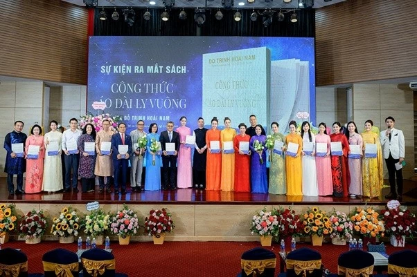 Khi áo dài Việt được gọi tên trên bản đồ thế giới Khi áo dài Việt được gọi tên trên bản đồ thế giới