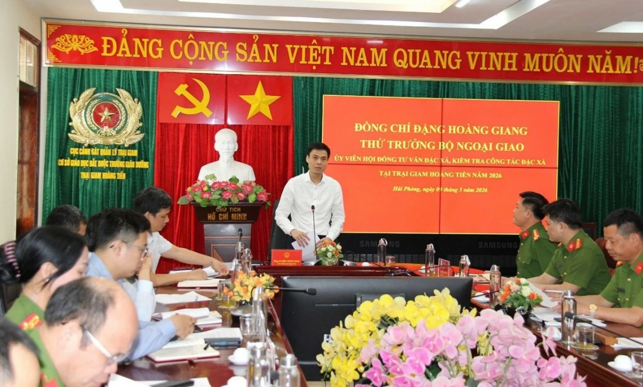 Thứ trưởng Đặng Hoàng Giang kiểm tra công tác đặc xá tại Trại giam Hoàng Tiến