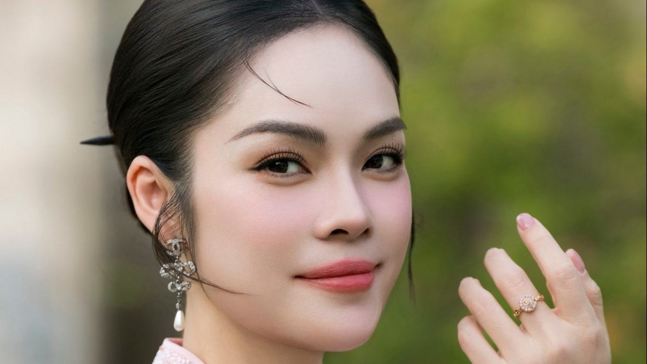 Sao Việt: Ngắm nhan sắc rạng ngời của diễn viên Dương Cẩm Lynh