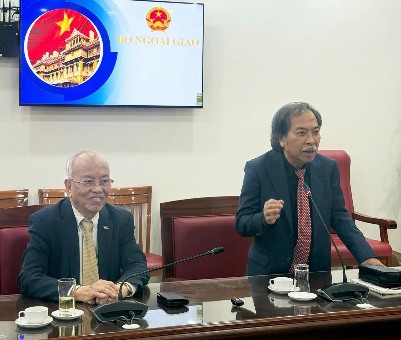 Chủ tịch Hội Nhà Văn Việt Nam Nguyễn Quang Thiều phát biểu tại buổi lễ. 
