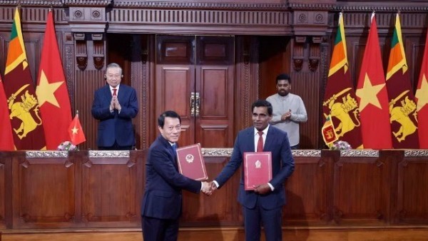 Vietnam, Sri Lanka leaders witness exchange of cooperation documents in Colombo