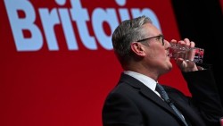 Thủ tướng Anh Keir Starmer đối mặt áp lực từ chức ngay trong đảng cầm quyền
