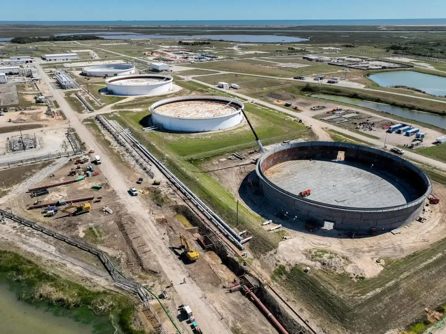 Kho dự trữ Dầu mỏ chiến lược Mỹ tại bang Texas, một trong những nguồn cung khẩn cấp được Washington mở thêm để hạ nhiệt giá năng lượng toàn cầu. (Nguồn: Fortune) Kho dự trữ Dầu mỏ chiến lược Mỹ tại bang Texas, một trong những nguồn cung khẩn cấp được Washington mở thêm để hạ nhiệt giá năng lượng toàn cầu. (Nguồn: Fortune)