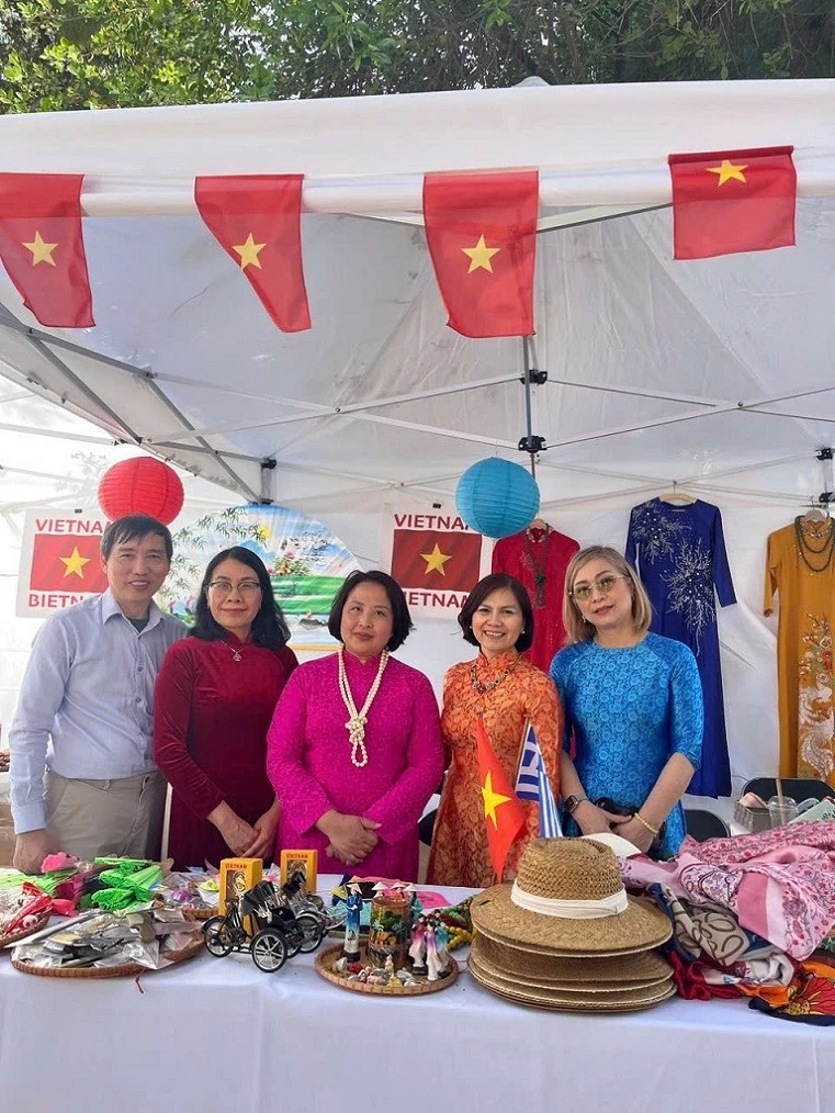 Lan tỏa bản sắc văn hóa, hình ảnh Việt Nam tại Hội chợ ASEAN Plus Friends Bazaar lần thứ 4 tại Hy Lạp