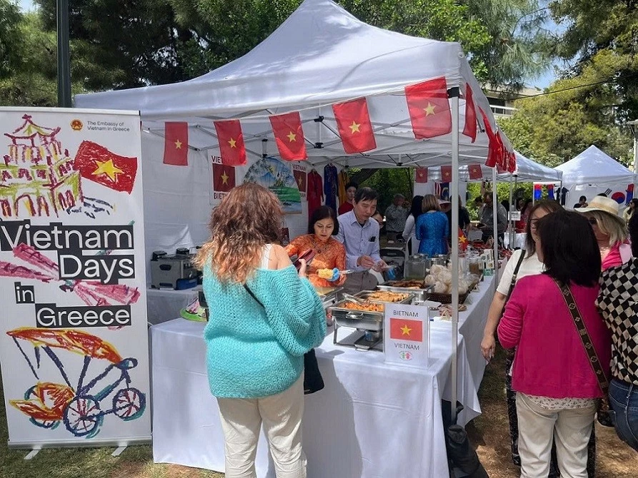 Lan tỏa bản sắc văn hóa, hình ảnh Việt Nam tại Hội chợ ASEAN Plus Friends Bazaar lần thứ 4 tại Hy Lạp