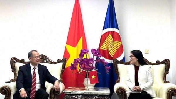 Tổng lãnh sự Việt Nam tại Côn Minh Nghiêm Việt Chung tiếp Chủ tịch Tập đoàn Sunwah Jonathan Choi